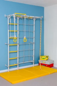 קיר טיפוס ביתי או מתקן נינג'ה